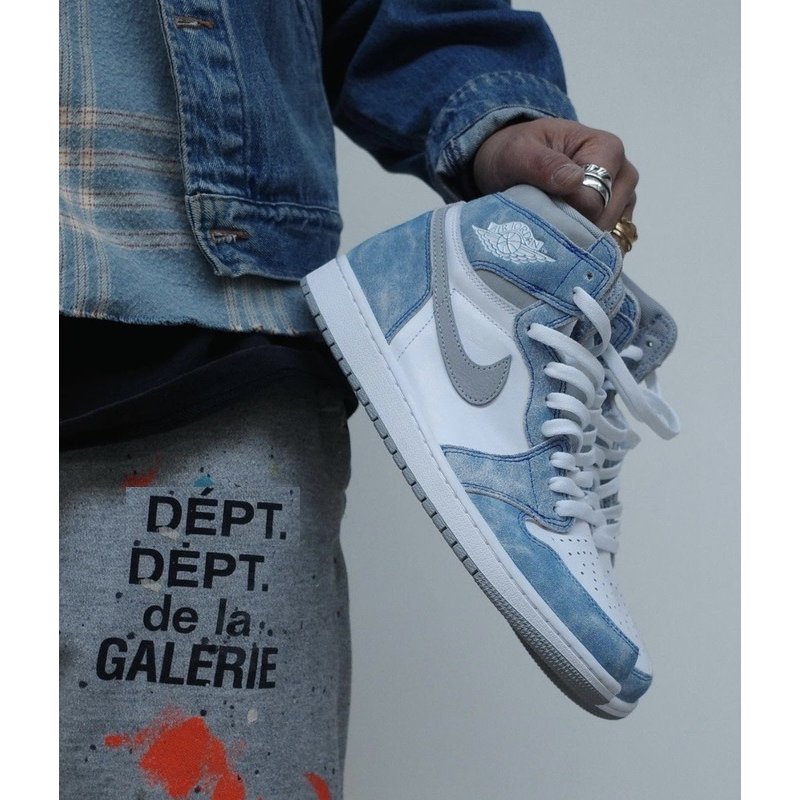 エアジョーダン1 ハイ OG ハイパーロイヤル NIKE AIR JORDAN 1 HIGH OG HYPER ROYAL 正規品 全国送料無料  :555088-402:Victoria SNKRS - 通販 - Yahoo!ショッピング